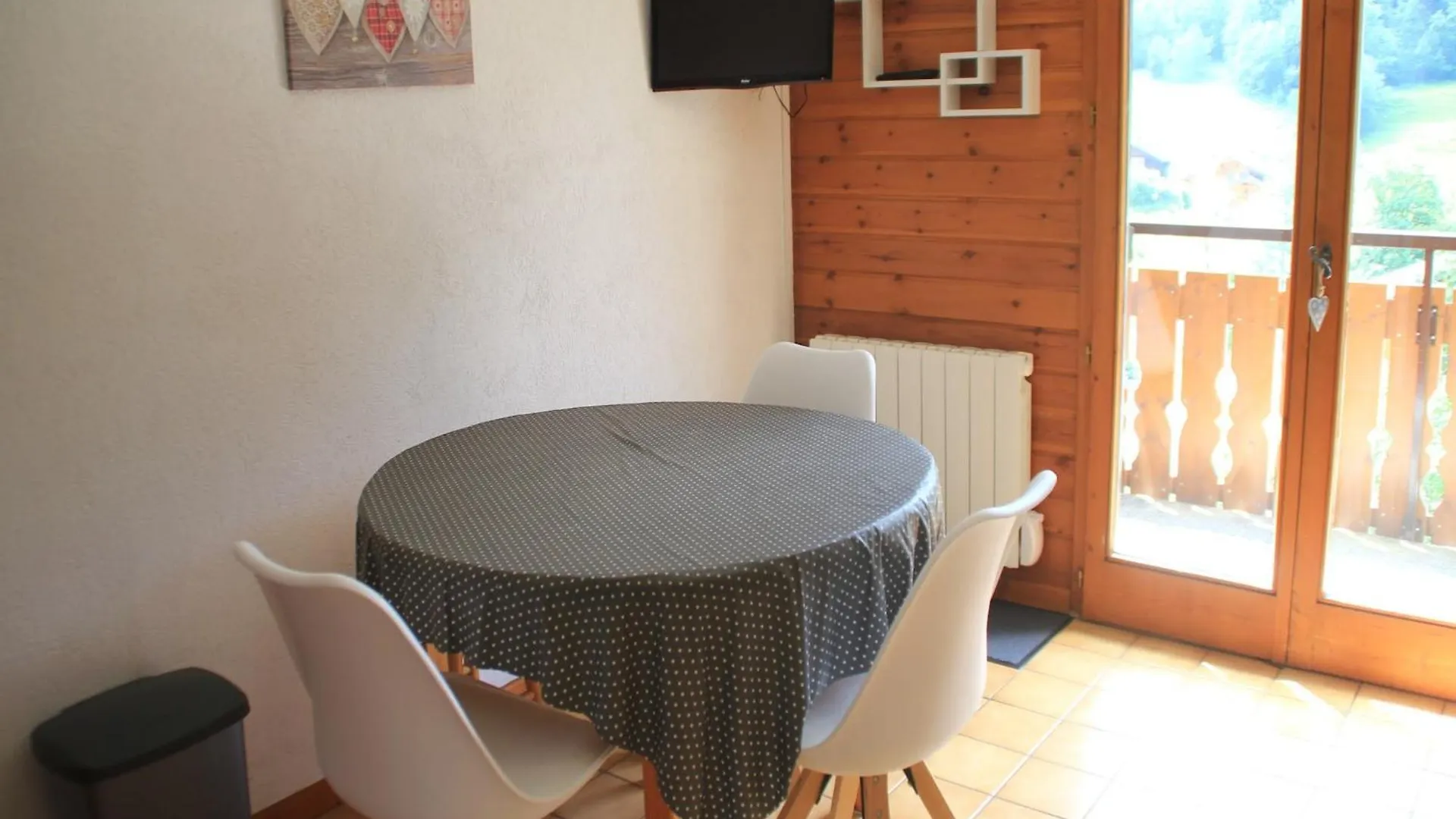 Apartment In Chatel With Balcony 0*,  Frankrig